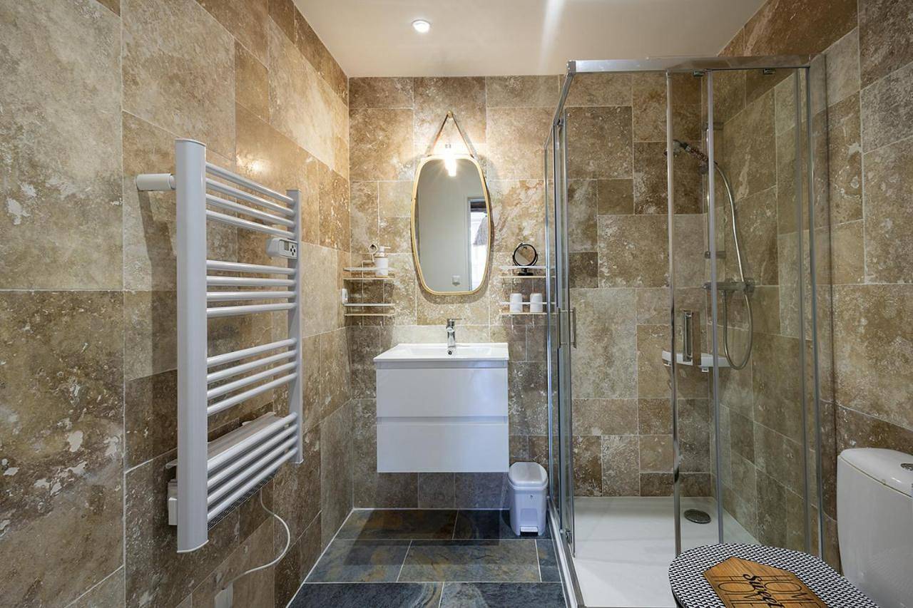 Appartement entier, L'Emeraude - 1 à 4P - Wifi Fibre - Parking Gratuit in Pont-d'Ain, Ain