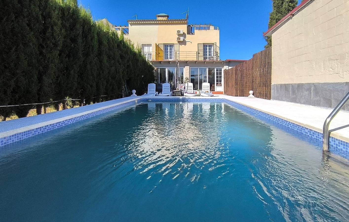 Gemütliche Wohnung am Pool in Las Pajanosas in der Nähe des Stadtzentrums in Las Pajanosas, Guillena