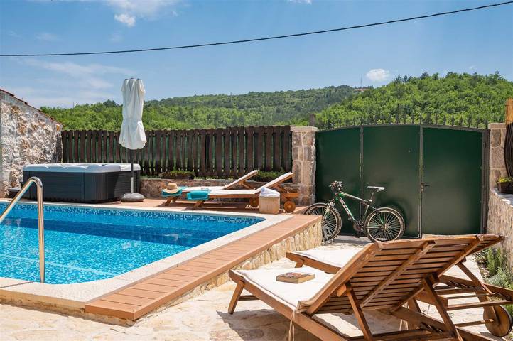 Ferienhaus für 8 Personen, mit Pool und Whirlpool sowie Terrasse, mit Haustier an der Makarska Riviera - 3