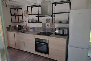 Location de vacances pour 6 personnes, avec terrasse et jardin à Saubrigues