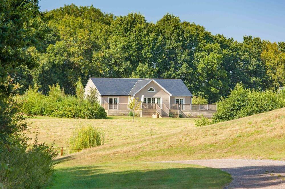 Log Cabin for 4 People in Wakes Colne, Colchester