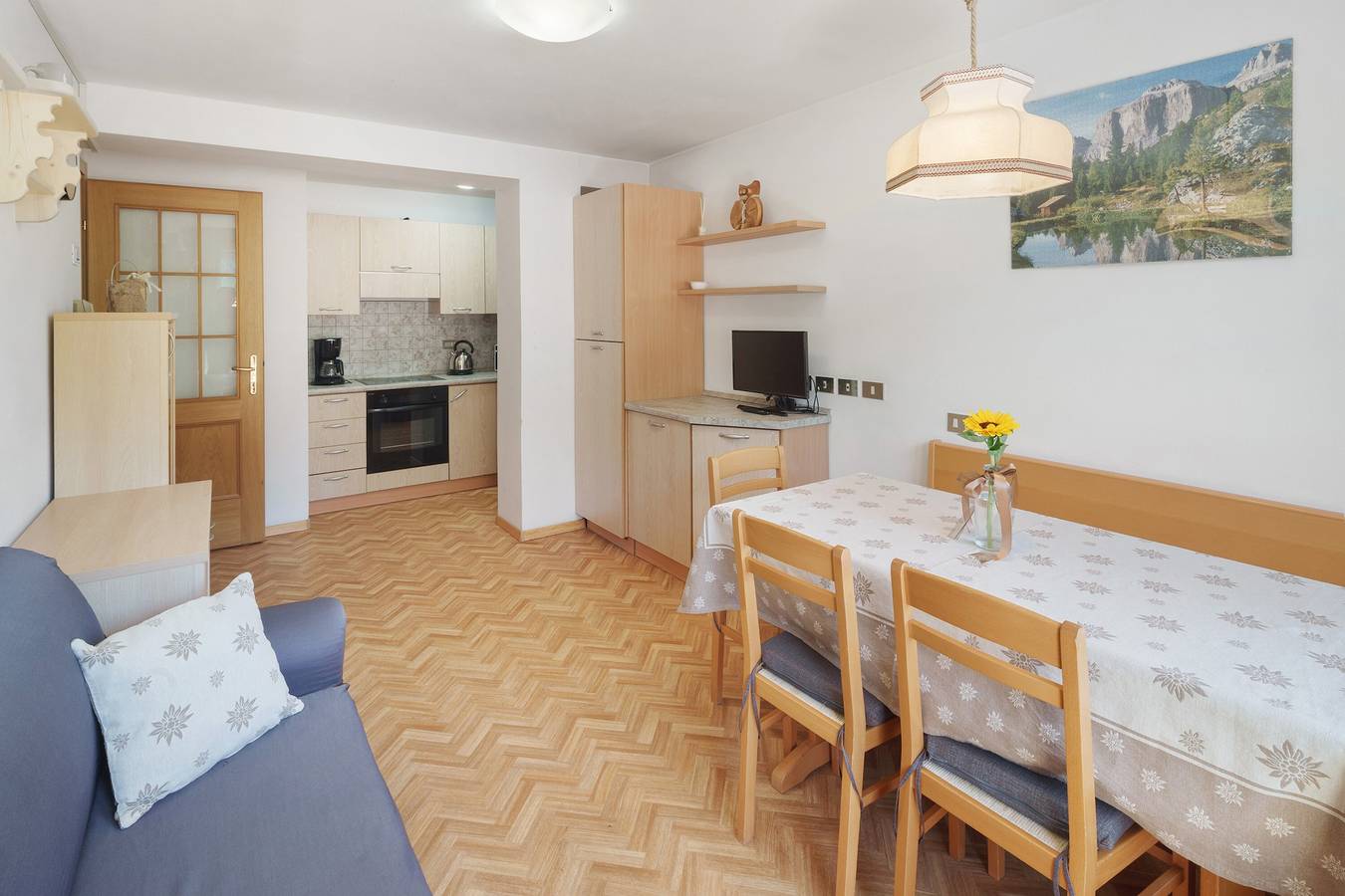 Entire apartment, Apartment 'Lella Stella Alpina' with Mountain View, Balcony and Wi-Fi in San Giovanni di Fassa, Dolomiti Superski