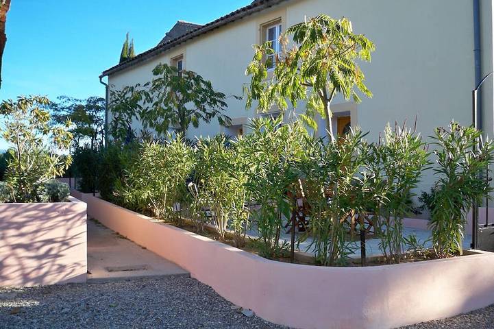 Location de vacances pour 4 personnes, avec Jardin et Piscine à Badens
