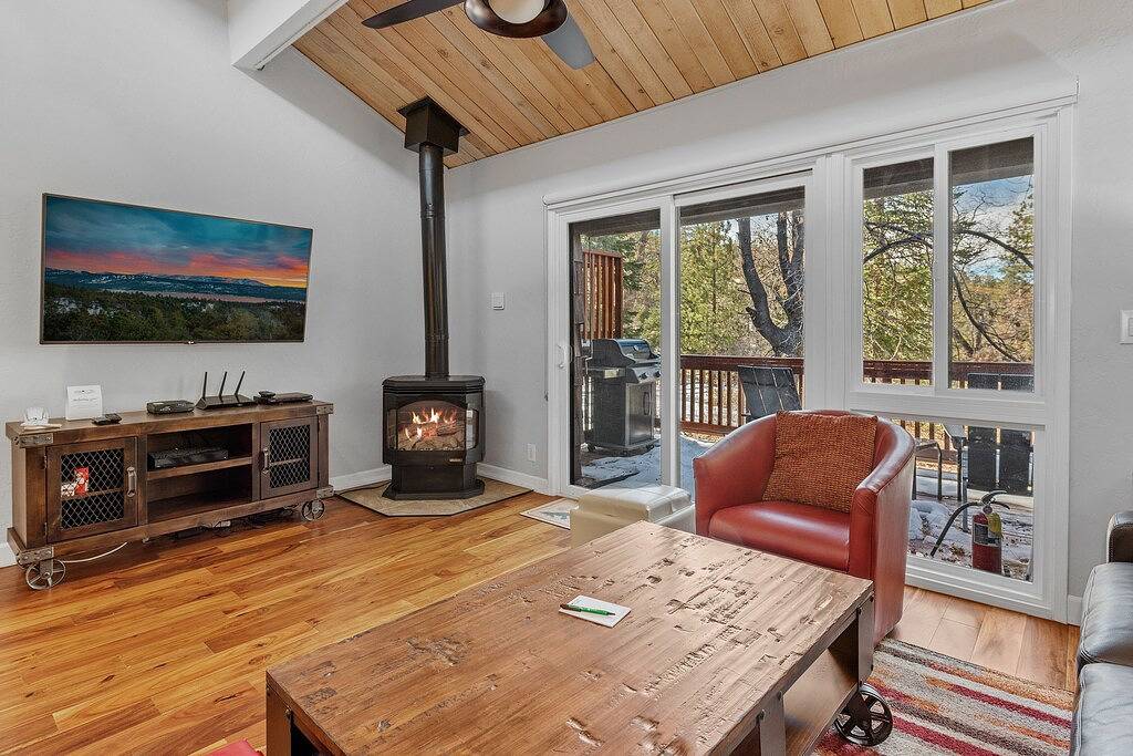 Snow Summit Thrush8 - Walk to Snow Summit, Hot Tub, Swimming Pool in Big Bear Lake, San Bernardino County