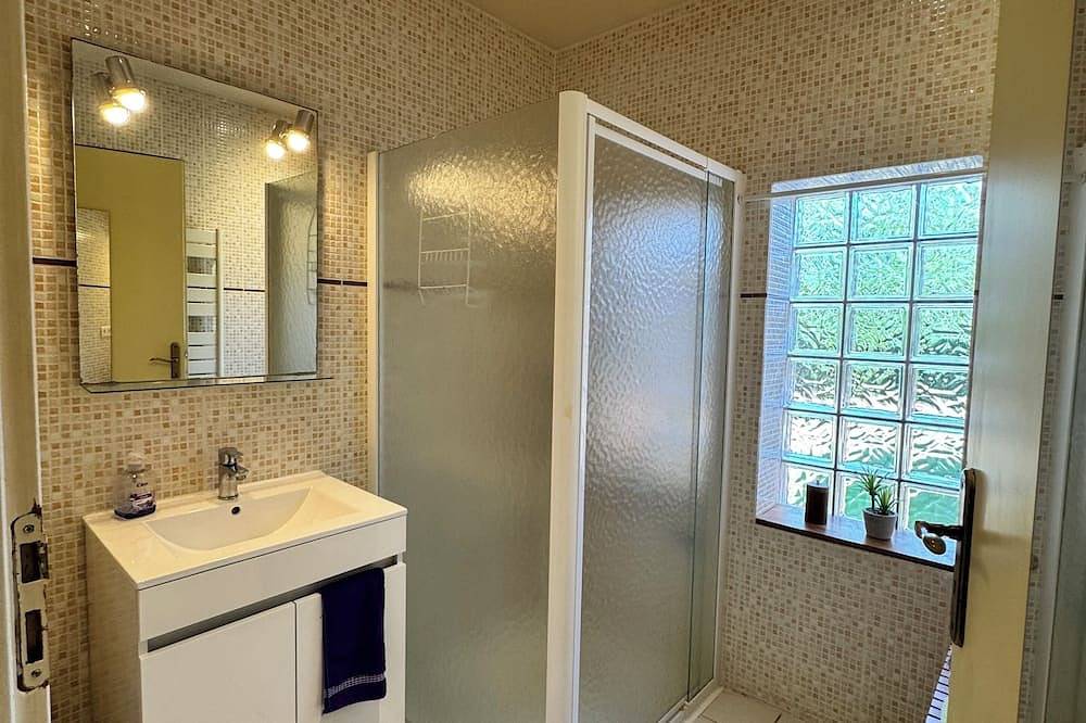 Maison 85 M2, véranda, à 20 min de Toulouse. Accès direct Canal du midi en vélo in Castelnau-d'Estrétefonds, Haute-Garonne