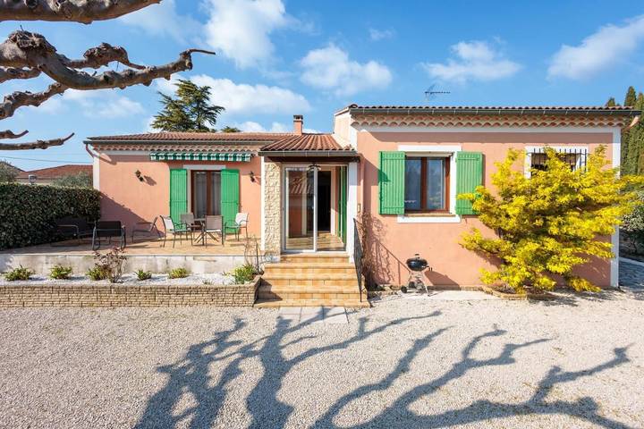 Location de vacances pour 5 personnes, avec Terrasse et Jardin dans Office de Tourisme de Pernes les Fontaines