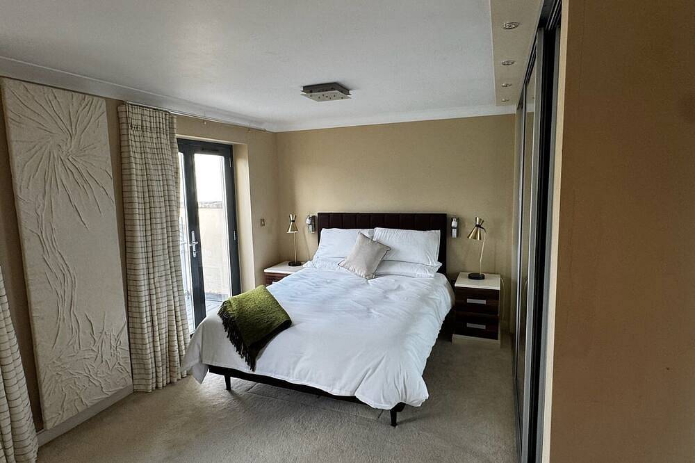 Exceptional luxury 5-Bed, 3-bathroom  Beachfront Townhouse - Swansea Marina in Swansea, Région de Swansea