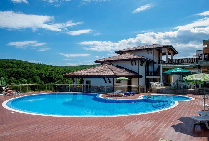 Apartmenthotel für 4 Personen, mit Garten und Pool sowie Ausblick und Kinderpool - 1