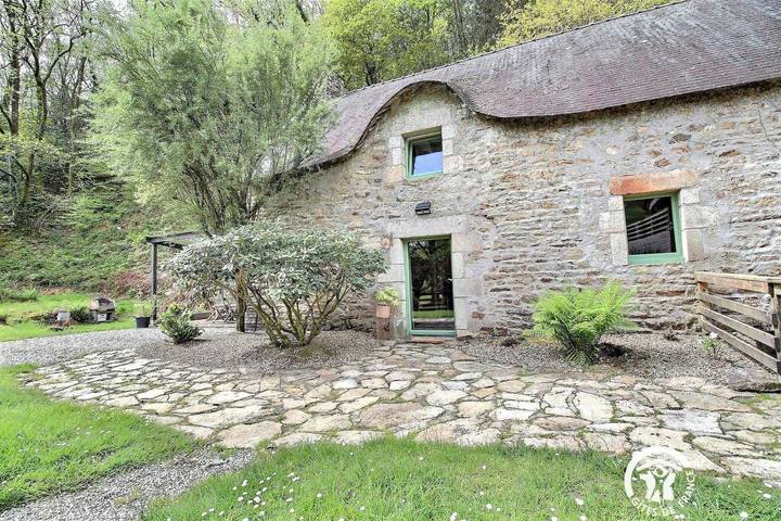 Gîte pour 2 personnes, avec jardin ainsi que terrasse et piscine à Pluvigner - 2