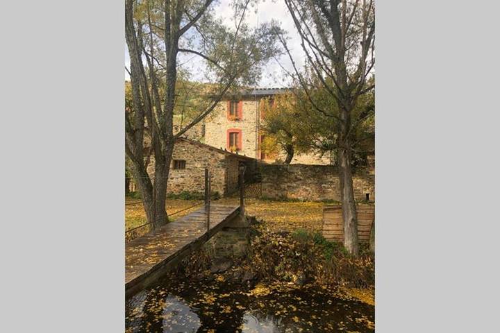 Casa rural para 7 personas, con jardín en Riello