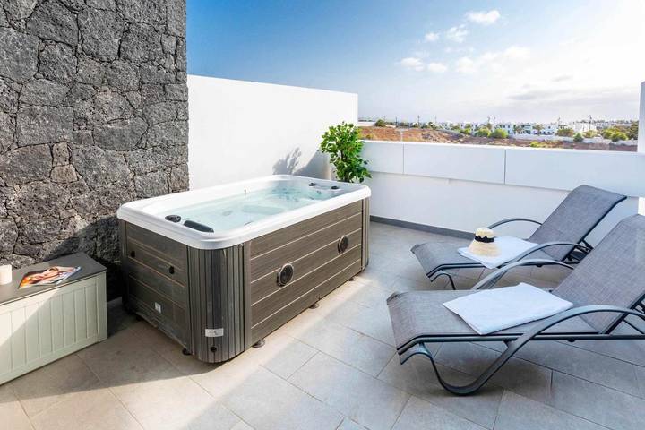 Holiday home for 4 people, with hot tub and terrace in Lanzarote