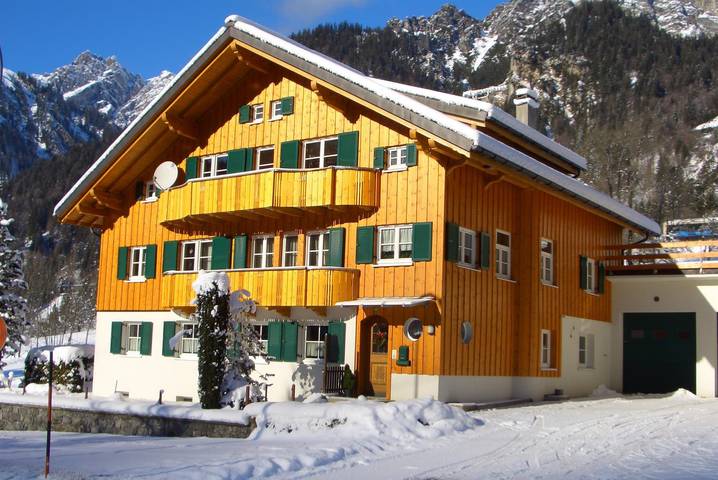 Ferienwohnung für 7 Personen, mit Balkon und Terrasse in Wald am Arlberg