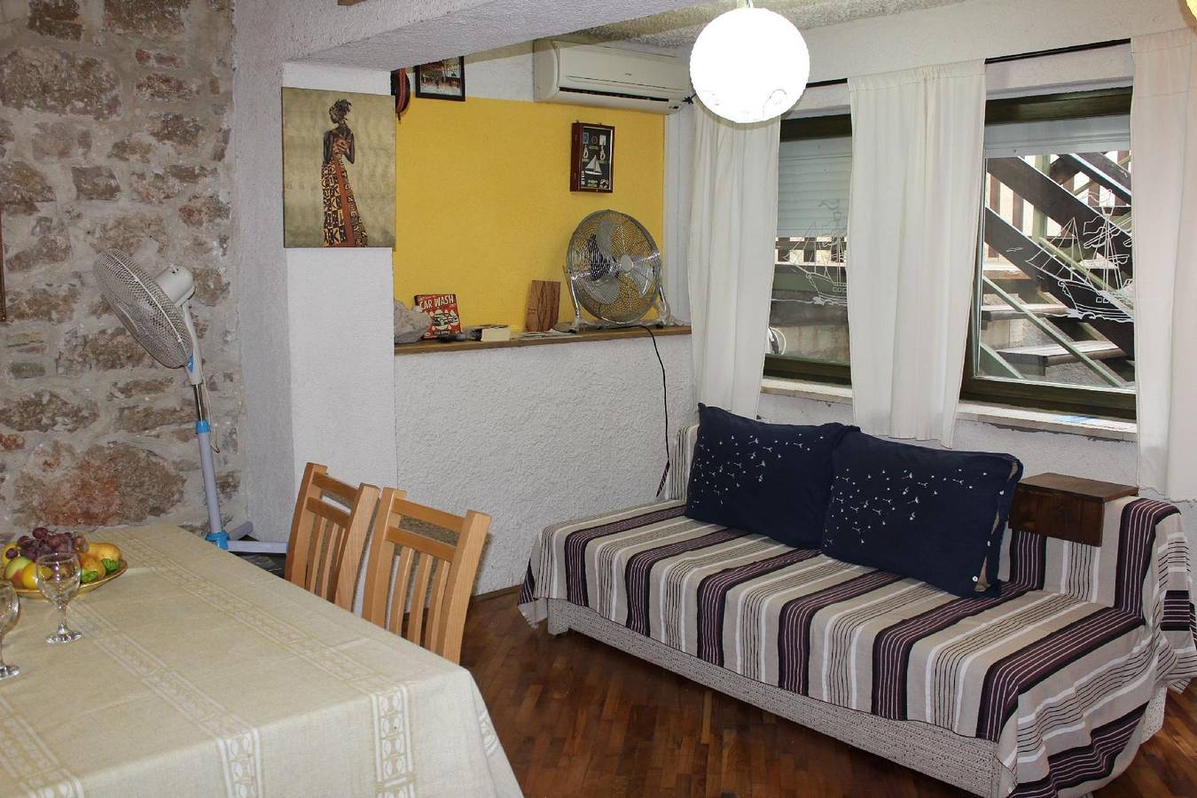 Ganze Ferienwohnung, Studio mit Garten, 60 meter von Meer entferen in Betina, Murter