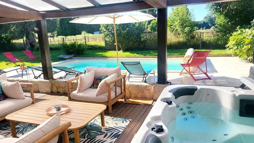 Location de vacances pour 8 personnes, avec jardin ainsi que piscine et jacuzzi à Saint-Philbert-des-Champs