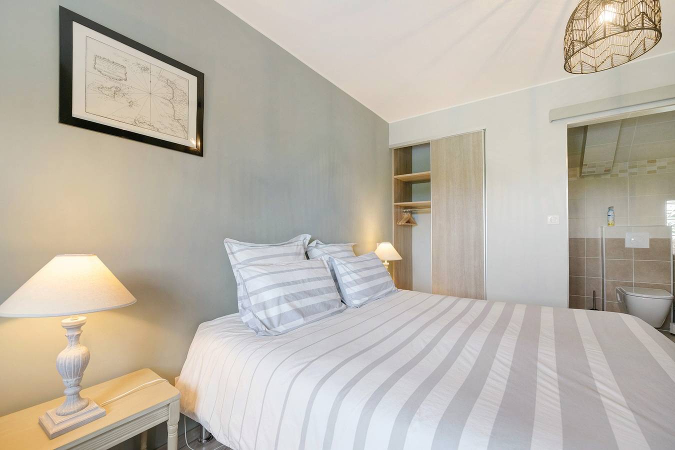 Chambre d’hôtes « Chausey » avec terrasse partagée, jardin commun et Wi-Fi in Muneville-sur-Mer, Région de Coutances