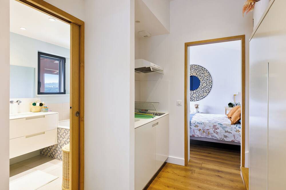Entire apartment, Spacious Baïgura studio, mountain views, direct access to pool & spa in Hasparren, Bayonne region
