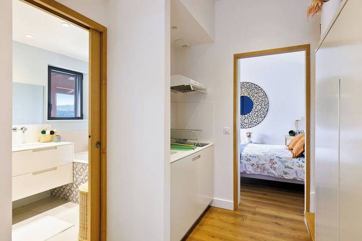 Appartement entier, Studio Baïgura spacieux, vue sur les montagnes, accès direct piscine & spa in Hasparren, Région de Bayonne