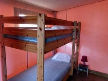 Tente pour 4 personnes, avec terrasse en Dordogne