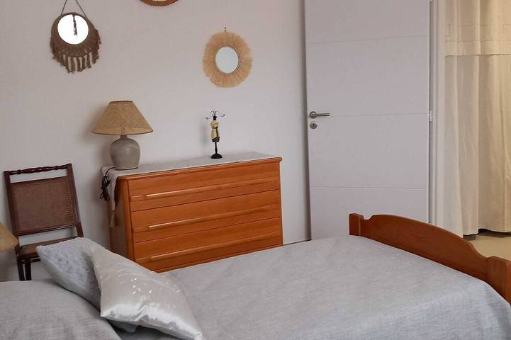 Amandier du Canigou A new, single-storey, detached house facing the Canigou mountains in Vernet-les-Bains, Parque Natural Regional de los Pirineos Catalanes