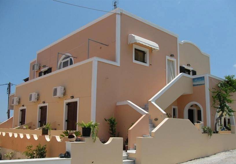 Mirsini Pansion in Karterados, Santorini