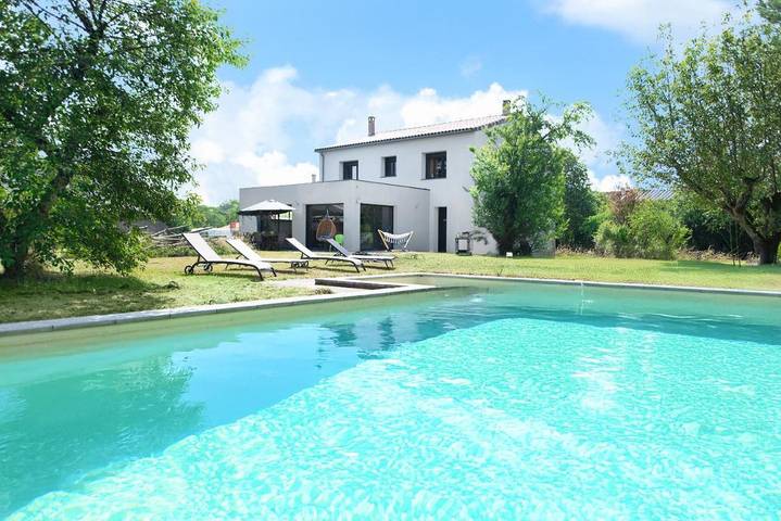 Villa pour 10 personnes, avec vue ainsi que piscine et jardin - 1