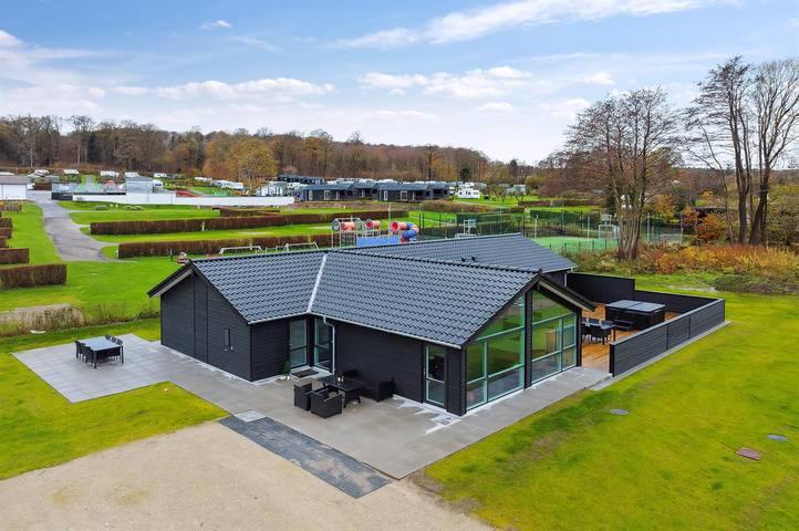 Ferienhaus für 10 Personen, mit Garten und Whirlpool sowie Terrasse, mit Haustier in Grønninghoved Strand