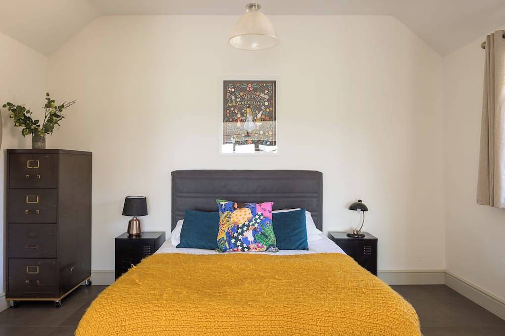 Stylish cottage, countryside views, wood burning hot tub, 20 mins to Cambridge in Croydon (Cambridgeshire), Cambridgeshire