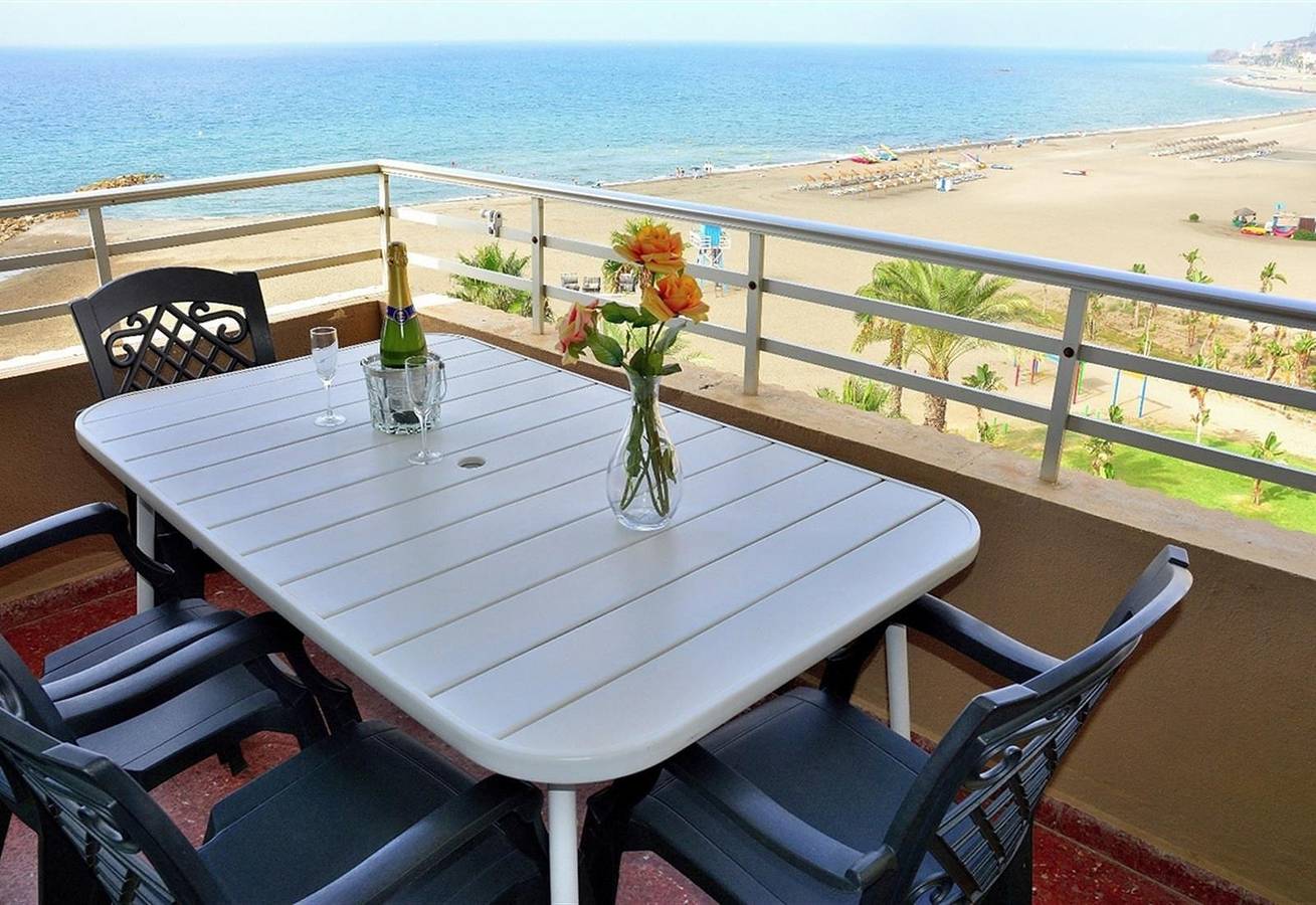 Entire apartment, Lovely seaside/wonderful views/free wifi in La Cala del Moral, Rincón de la Victoria
