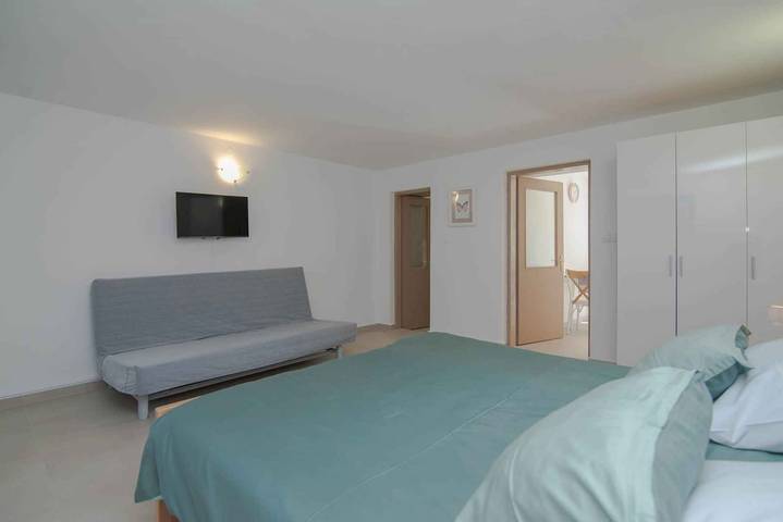 Ganze Ferienwohnung, Ferienwohnung mit Terrasse und Klimaanlage in Veli Losinj, Lošinj (Kvarner Bucht)