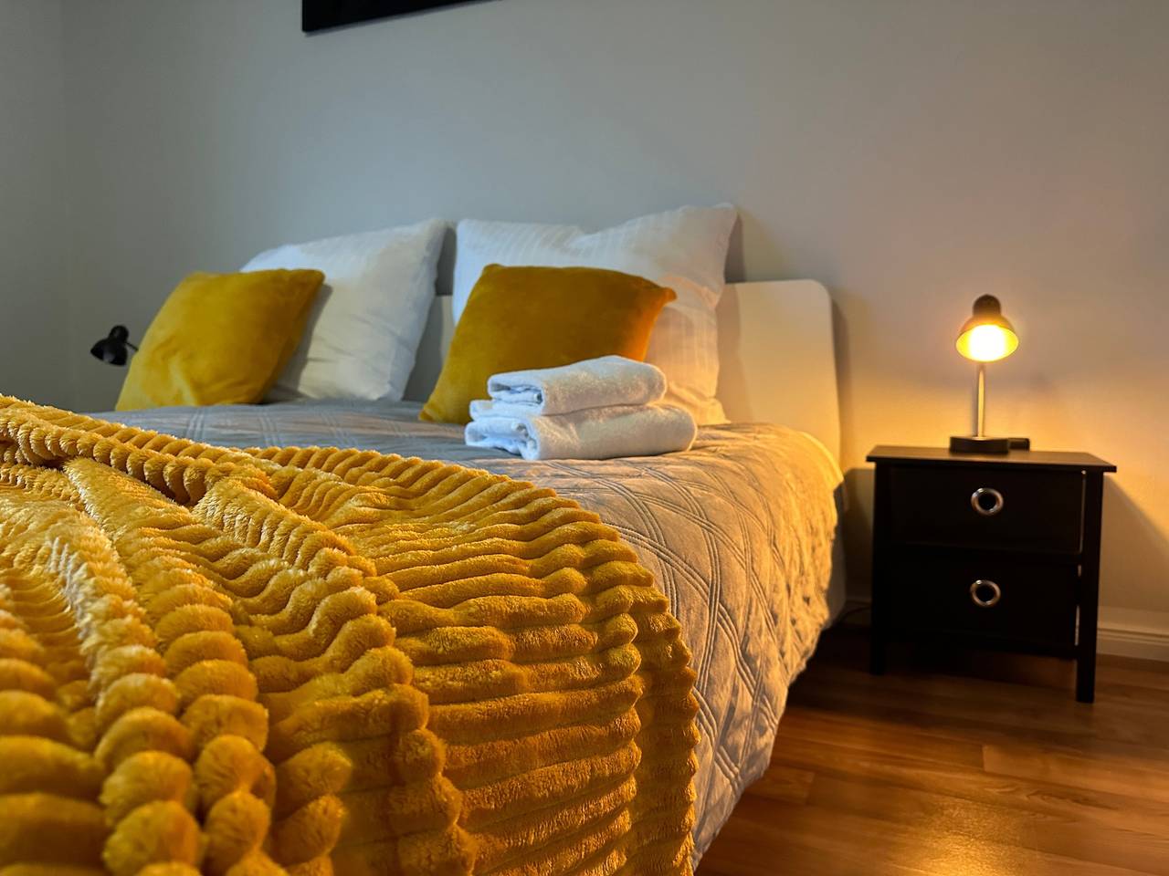 Apartamento entero, Apartamento 'Mid - Century' con terraza compartida, jardín compartido y Wi-Fi in Schloß Holte-Stukenbrock, Renania del Norte-Westfalia