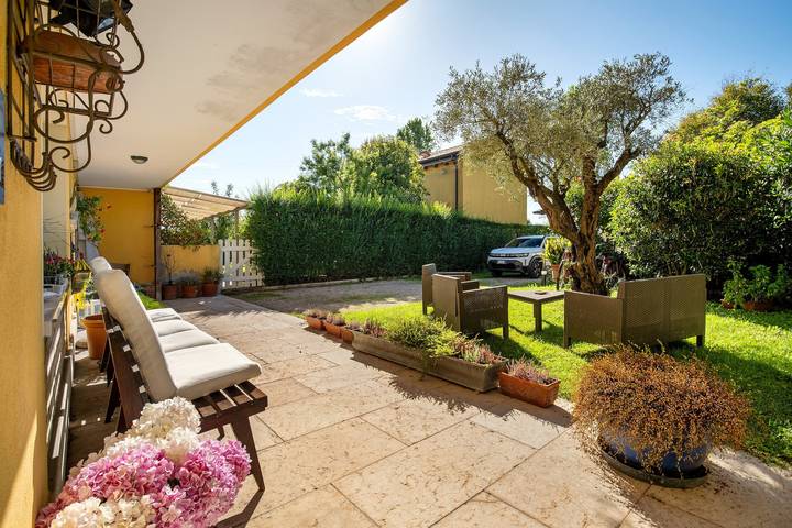 Camera 'Azzurra' con Giardino Condiviso, Wi-Fi e Aria Condizionata in Mirano, Provincia di Venezia