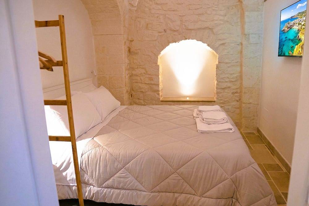 Stella Cometa - Campanile Inn; Comfortable room in historic building Locorotondo in Locorotondo, Region de Bari