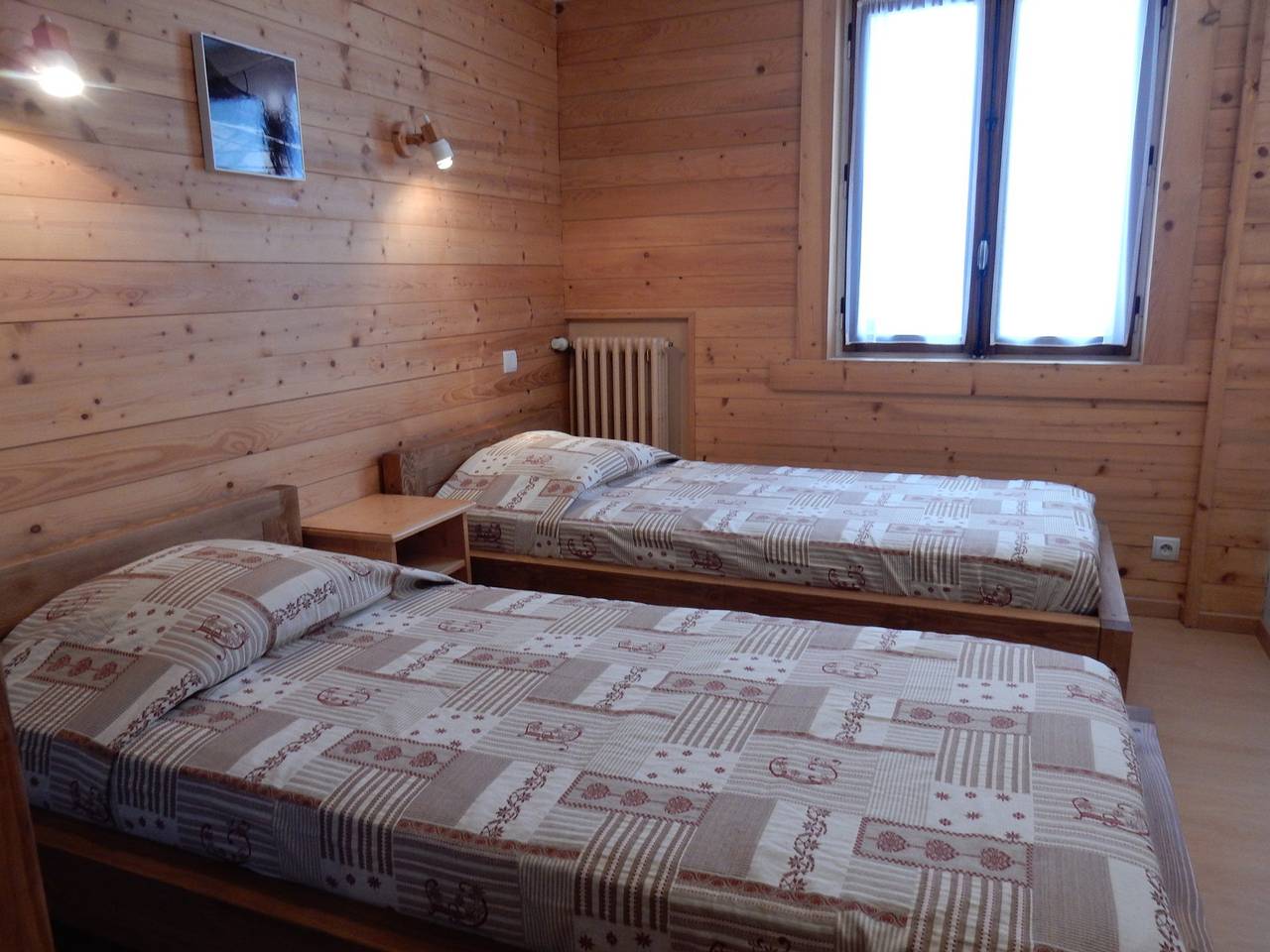 Apartamento entero, 3 habitaciones, centro, cerca de pistas, cursos de esquí, guarderías y comercios. Wifi in La Clusaz, Región de Annecy
