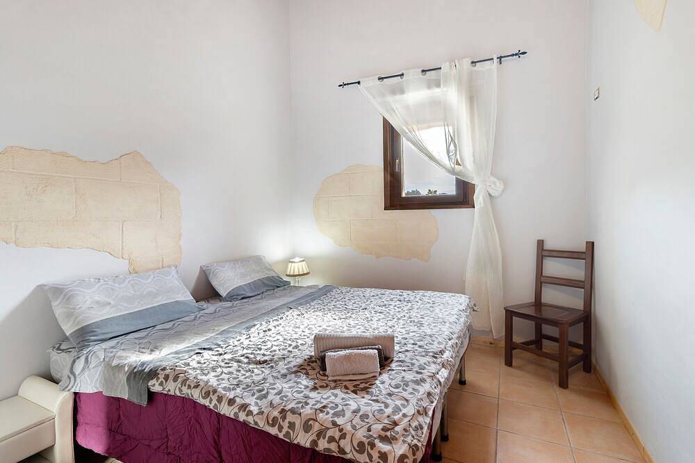 Entire apartment, Annex with Wi-Fi and Air Conditioning in Andria, Alta Murgia National Park
