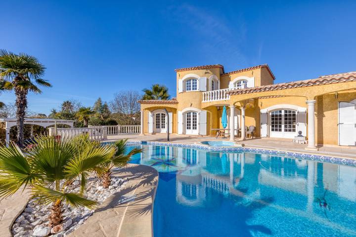 Gîte pour 6 personnes, avec Balcon et Jardin à Agde
