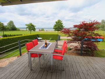 Ferienwohnung für 5 Personen, mit Seeblick und Garten sowie Terrasse und Ausblick, kinderfreundlich in Göhren-Lebbin