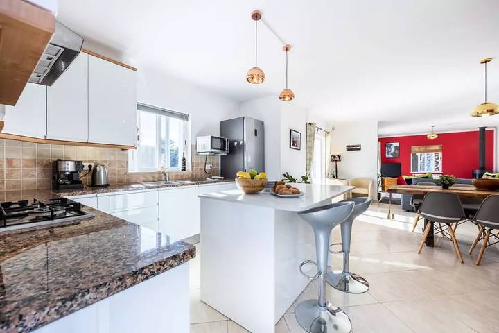 Ferienhaus für 8 Personen, mit Meerblick und Balkon sowie Terrasse und Garten in Arrifana - 4