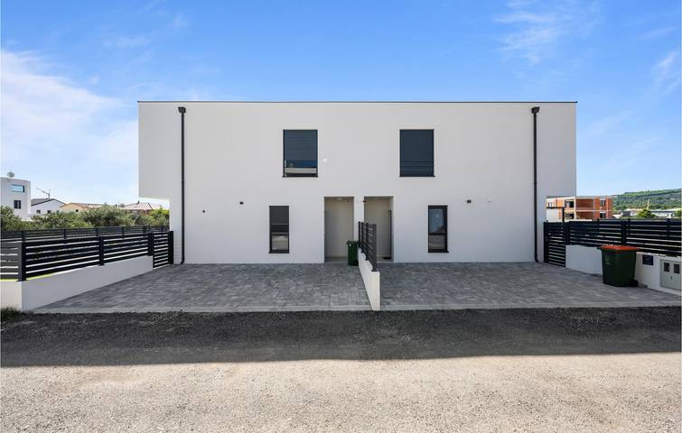 Ferienhaus für 6 Personen, mit Terrasse und Pool - 1