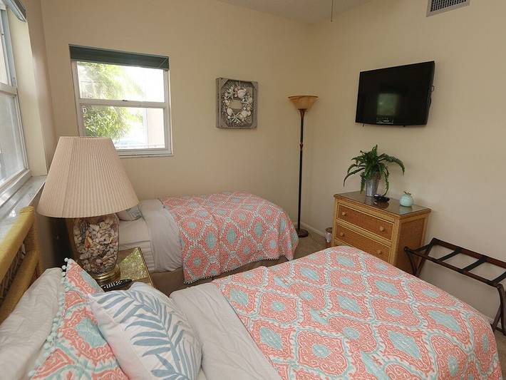 Vacation rental for 4 people, with pool and balcony in Longboat Key