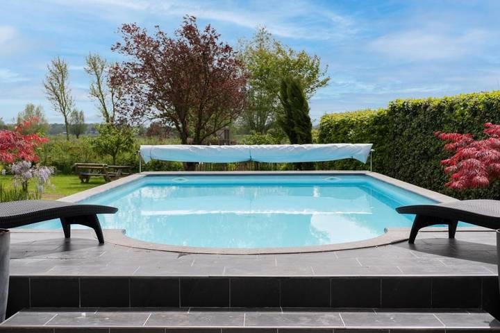 B&b voor 2 personen, with Terras and Whirlpool as well as Tuin and Zwembad in Elburg