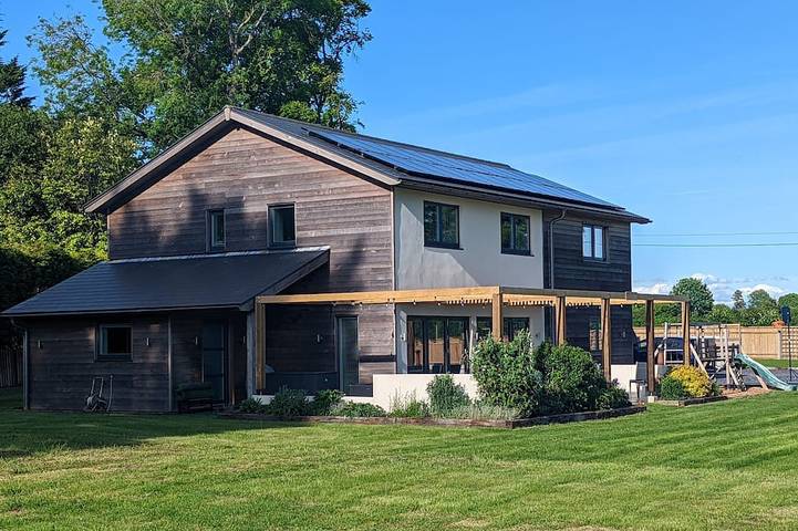 Holiday home for 12 people, with terrace and garden in the United Kingdom