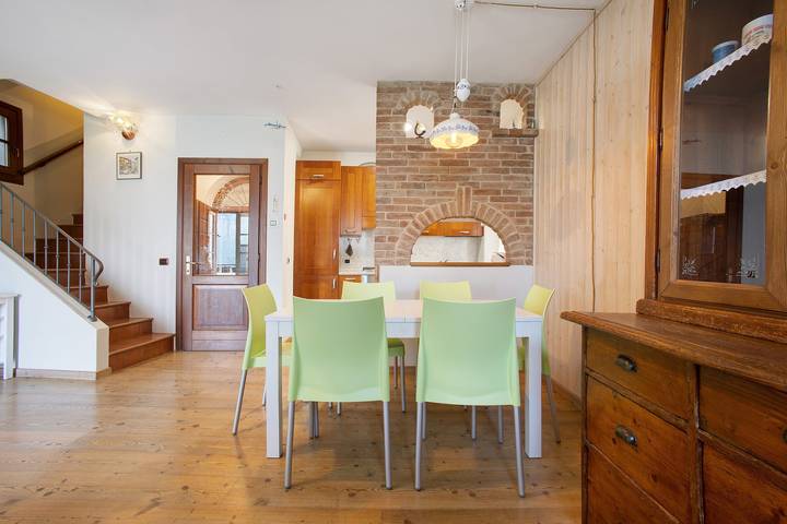 Appartamento intero, Appartamento Casa Oliva con vista lago, balcone e Wi-Fi in Tremosine, Prealpi Gardesane