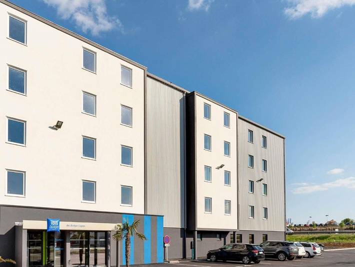 Hôtel pour 6 personnes, avec jardin à Châteaubernard - 2