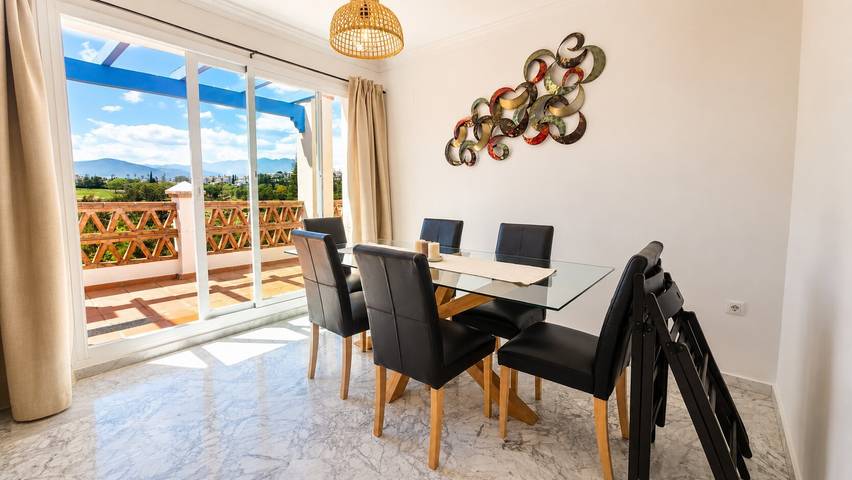 Ganze Wohnung, Ferienhaus 'Golf, Pool, Panoramaterrasse' mit Seeblick, WLAN und Klimaanlage in Mijas Golf, Mijas