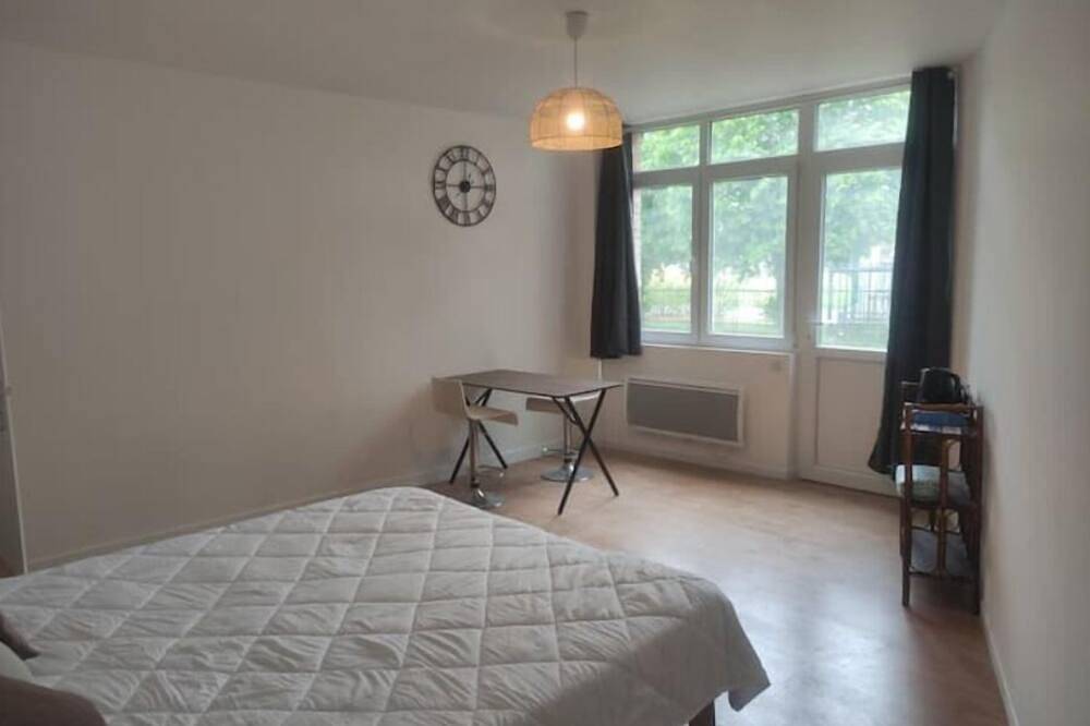 Appartement entier, Grand Studio Meublé au Grand Calme in Courpière, Parc Naturel Régional Livradois-Forez