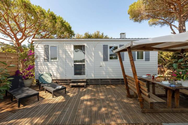Gîte pour 4 personnes, avec Terrasse ainsi que Jardin et Vue dans Plage Du Pradeau