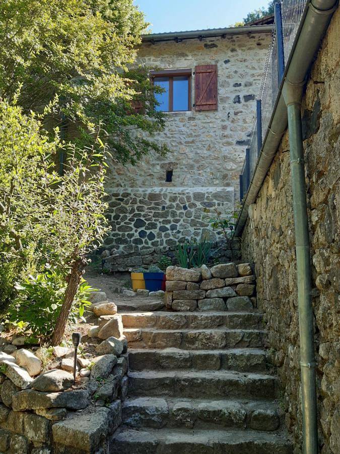 Maison de village au calme près de la rivière in Genestelle, Parc naturel régional des Monts d'Ardèche