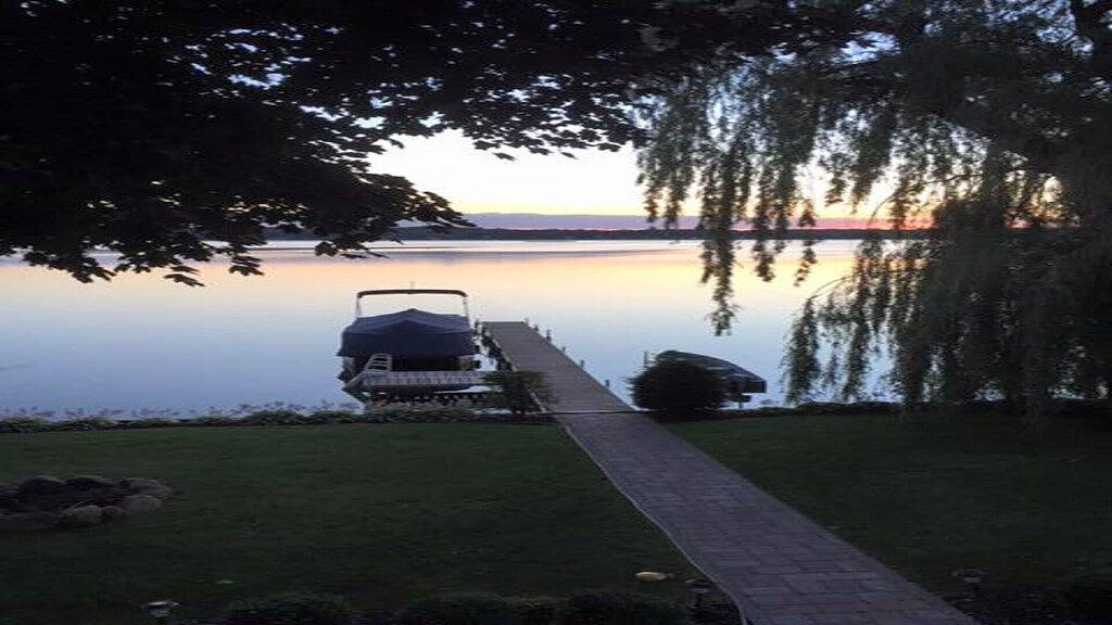 Haus am See mit allen Annehmlichkeiten und schöner Aussicht in Manitou Beach-Devils Lake, Lenawee County