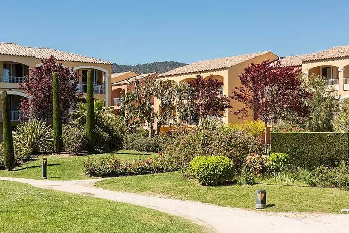 Gîte pour 4 personnes, avec terrasse et jardin ainsi que vue et piscine, animaux acceptés dans Port de Cannes Marina - 4