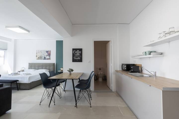 Estudio entero, Akadimias 78 B in Sección central de Atenas, Atenas